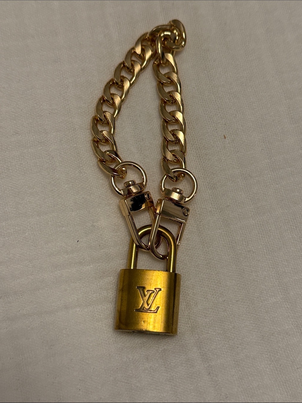 Louis Vuitton Gold Padlock with unbranded Chain Bracelet - Picture 3 of 3
